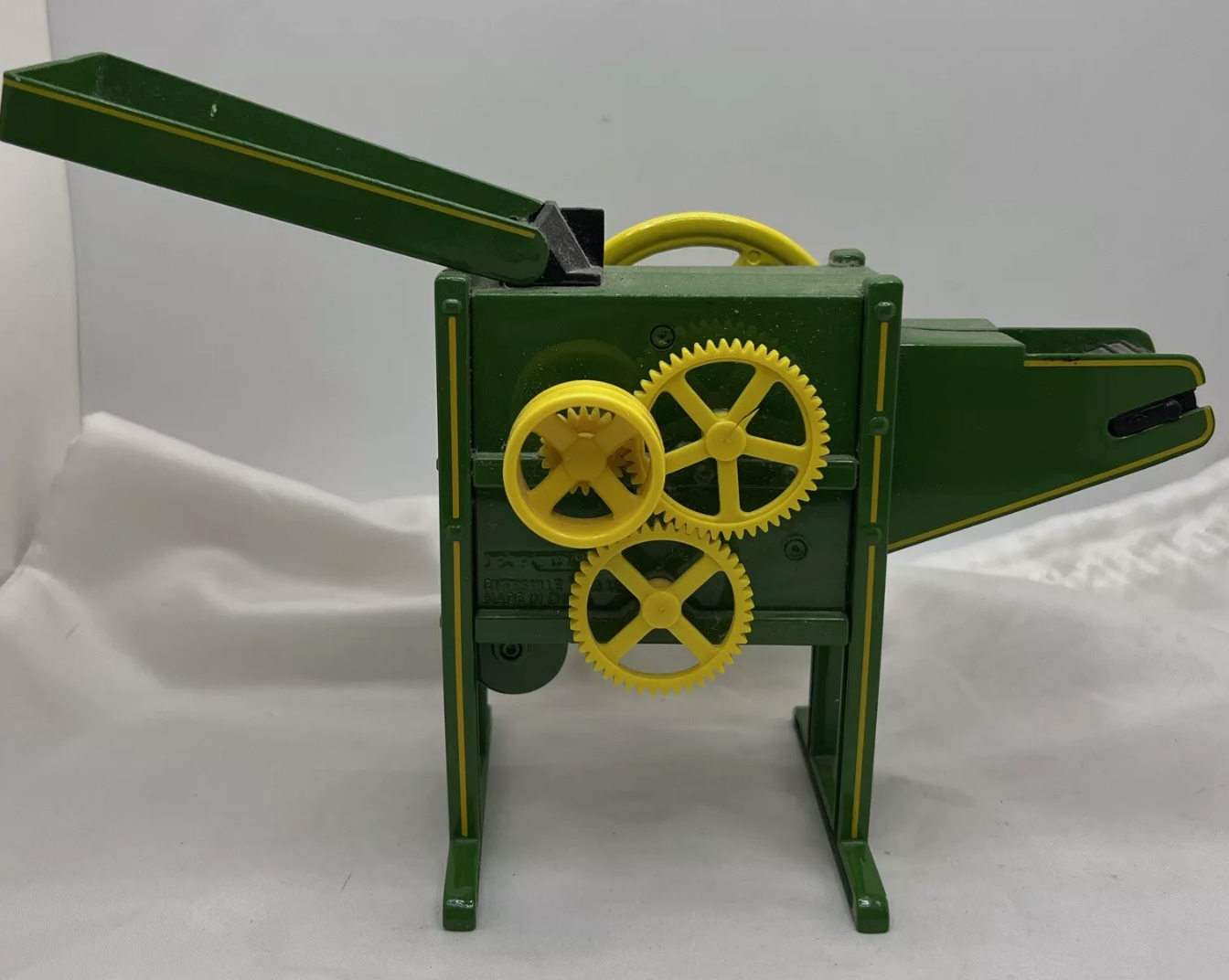 Antique ERTL Farm Series John Deere 1920s Corn Sheller 1/8 Scale Green
