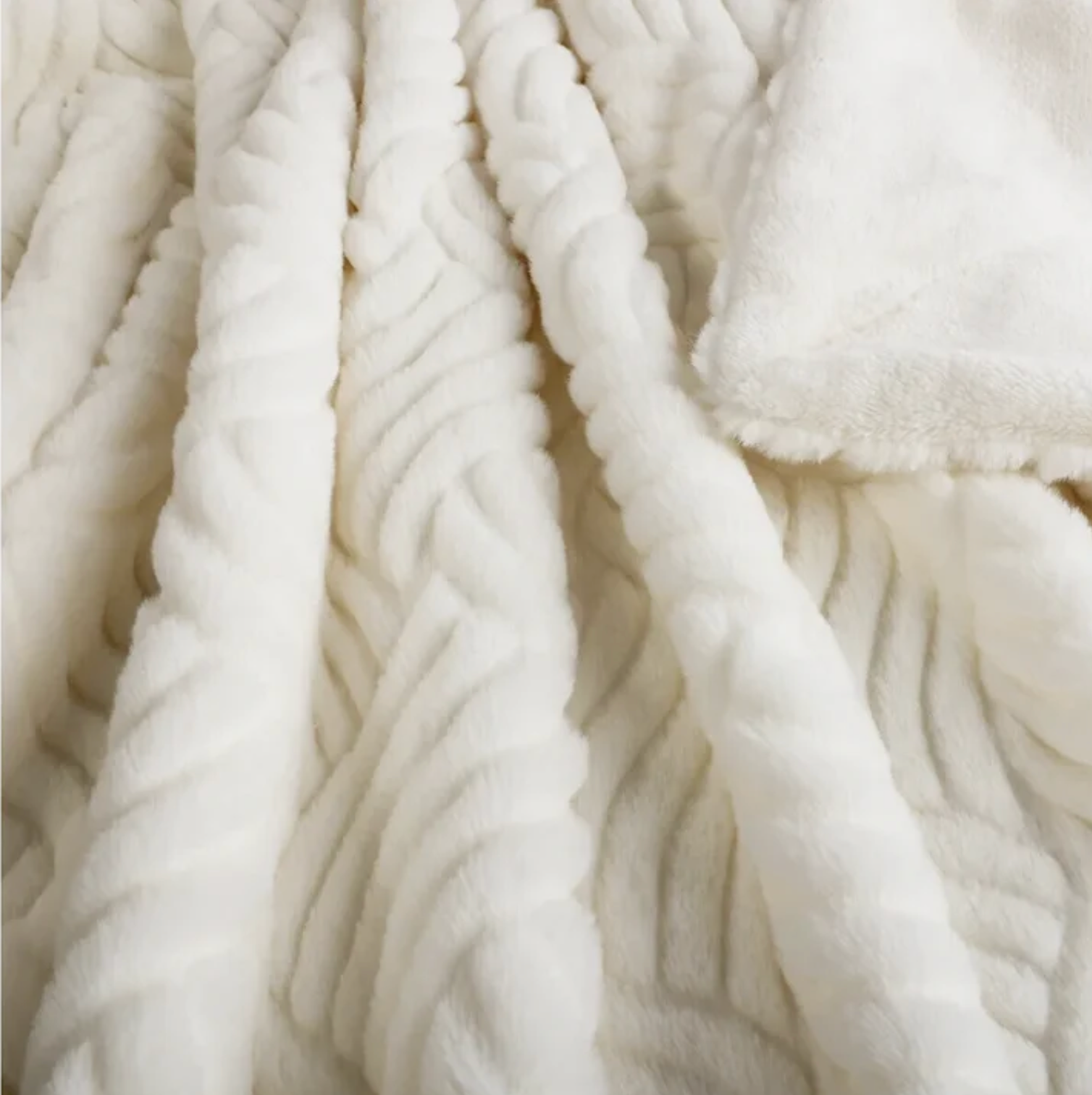 life comfort textured faux fur throw 60in x 70in��White